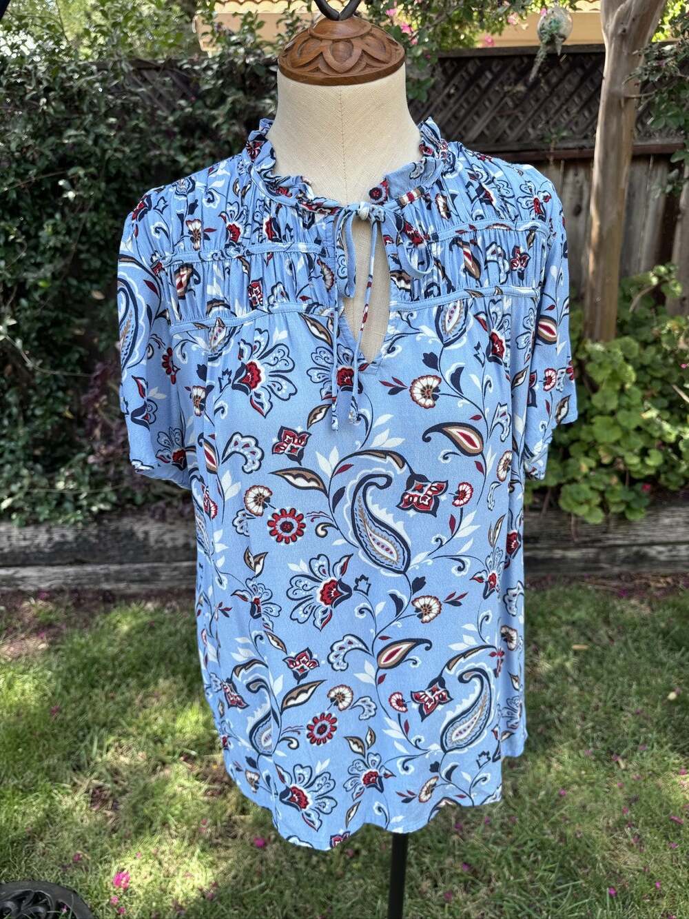LOFT Paisley Floral Smocked Ruffle Neck Blouse M Rayon Short Sleeve Blue Red